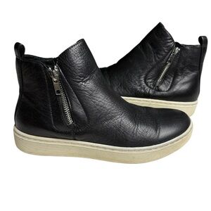 Sofft Britton Zip Ankle Booties Womens SZ 7.5 Black Leather Casual Flat Sneakers